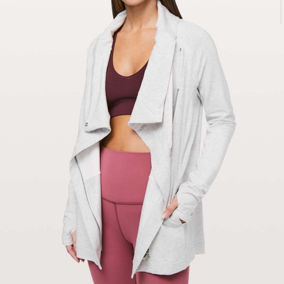 Lululemon Coast Easy Wrap. Size 8 - Picture 5 of 10